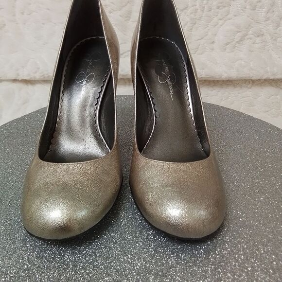 Jessica Simpson Gold Patent Leather Stilleto Pumps Shiny Metallic Closed Toe 7B - Picture 2 of 10